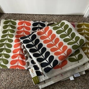 BNWT ORLA KIELY BATH TOWELS (set of 2)